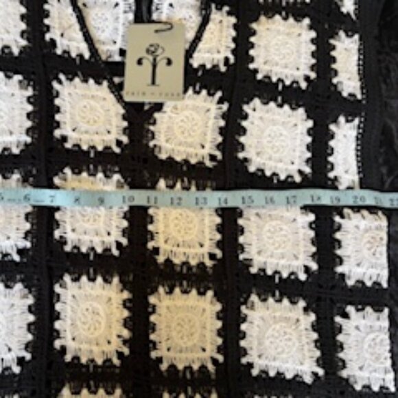 Rain + Rose Crochet Lace Top - NWT - Picture 4 of 6